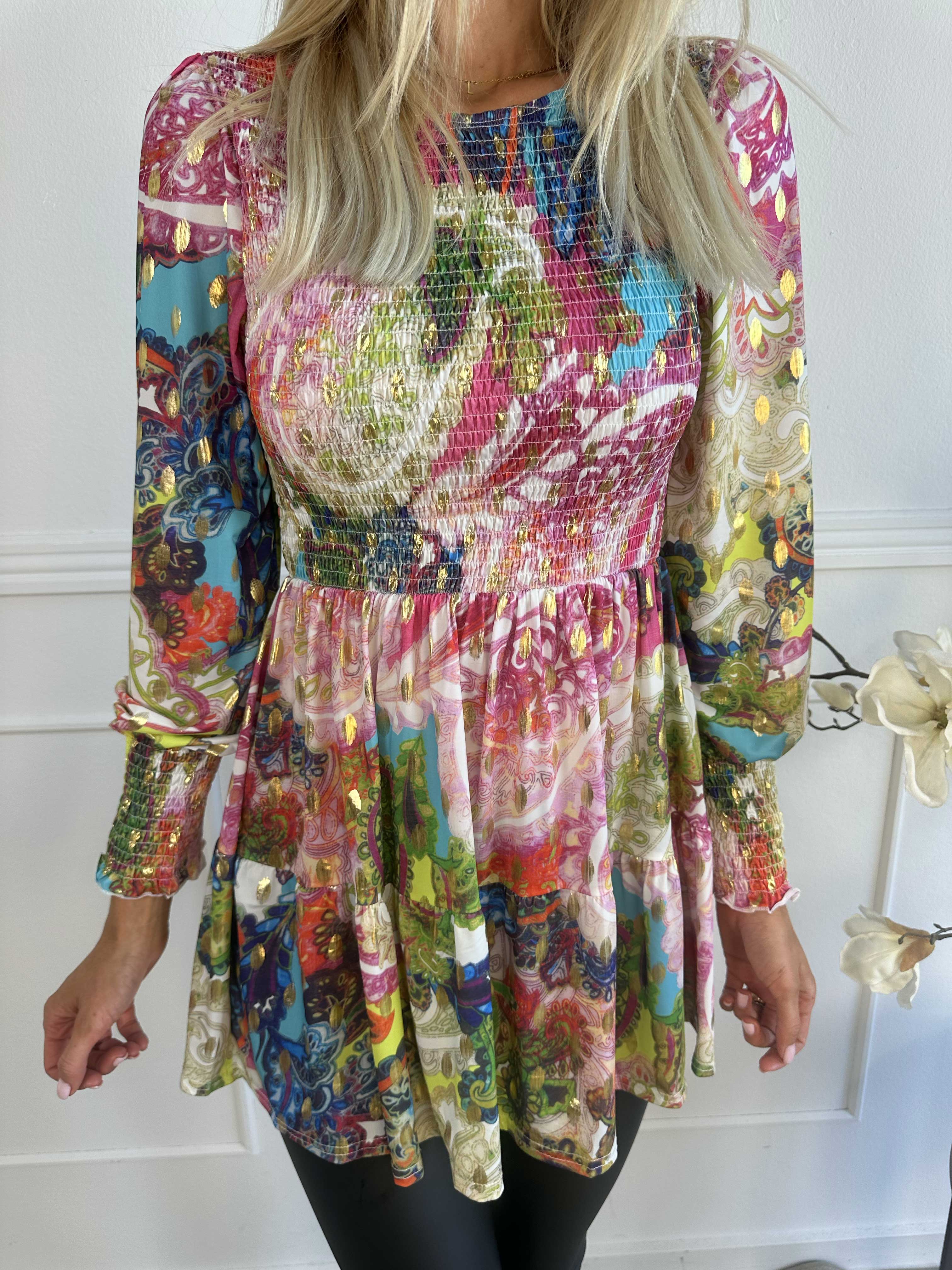 Kelly Elements Shirt - Elastisk bluse med smock henover brystet